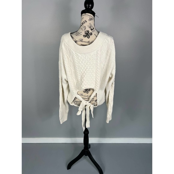 J.O.A chunky knit white cropped sweater with open back tie bow - Picture 4 of 12